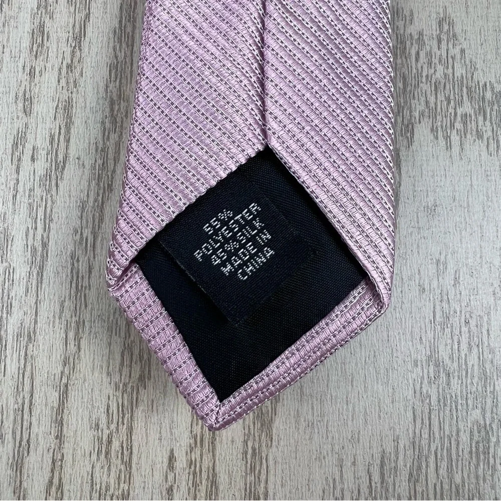 587 - Calvin Klein Tie 650 Pink Dot & Line CK21100190 Silk Blend MSRP $69.50